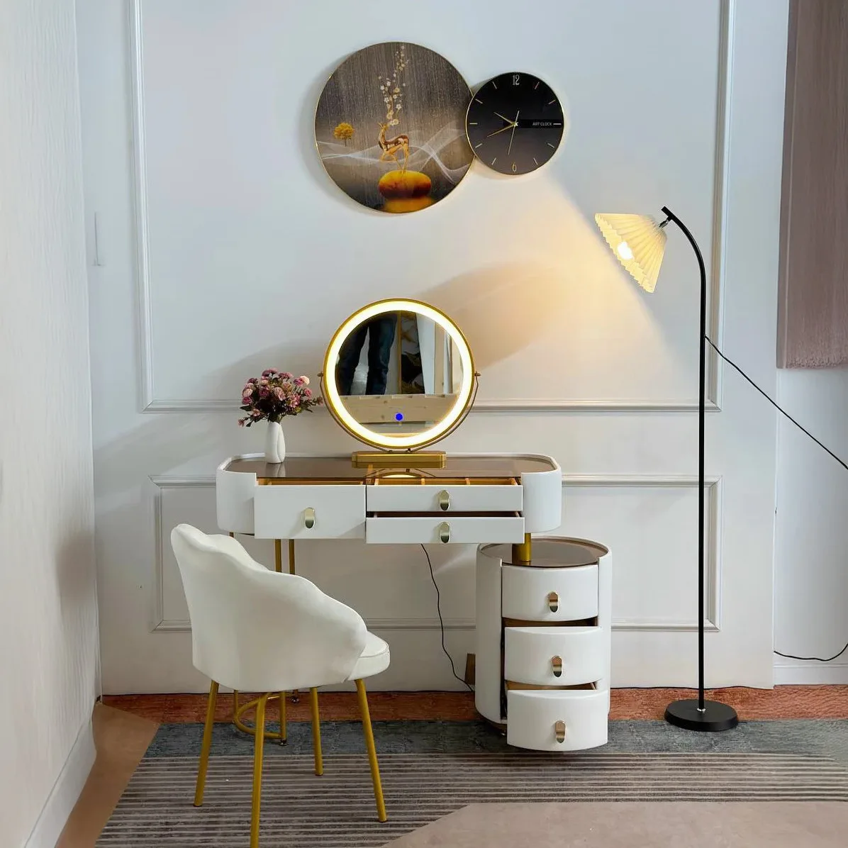 Ban Trang Diem Nhap Khau Mat Kinh Ket Hop Den Led Loa Bluetooth Btd16